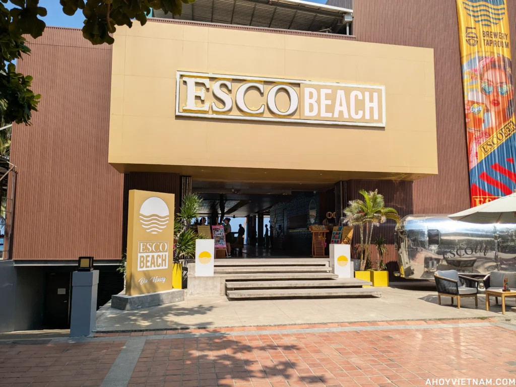 Esco Beach Bar and Restaurant