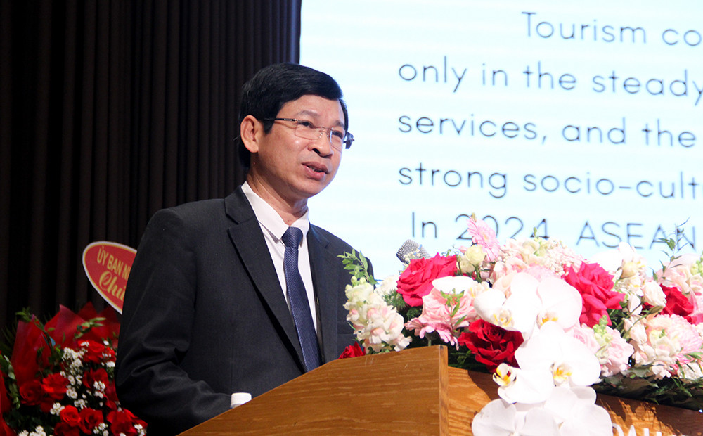 Deputy Minister Ho An Phong speaking at the Roundtable