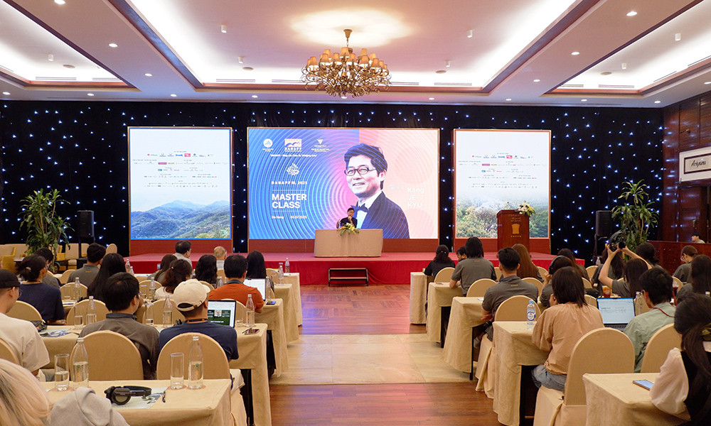 Korean Cinema Legend Kang Je-kyu Inspires Future Filmmakers at DANAFF Master Class